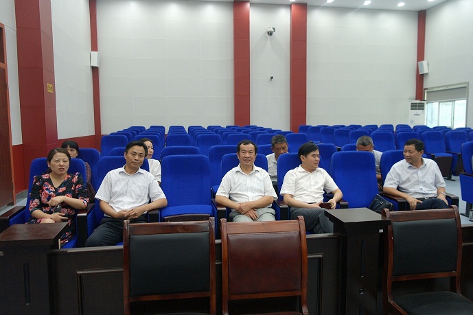 县人大常委会领导旁听庭审.JPG